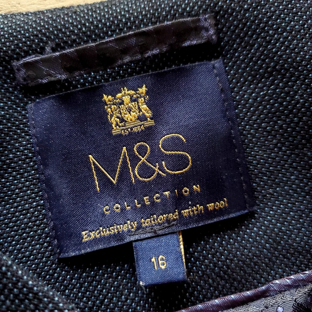 Marks & Spencer Women's Tailored Fit One Button Blue Blazer Size 12 - Picture 4 of 17